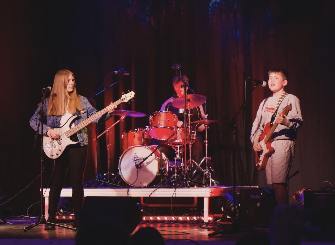 Cyfle Creu Fidios Bandiau Ifanc